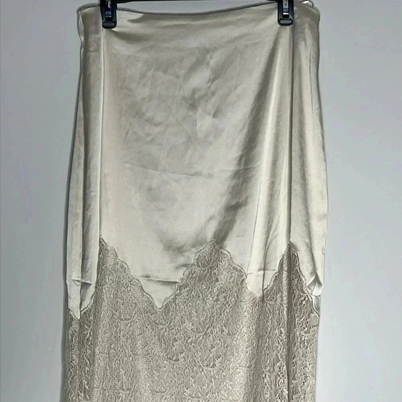 ASOS TopShop Women’s Cream Satin Silk Lace Mix  Maxi Skirt Size 10 - Picture 4 of 8